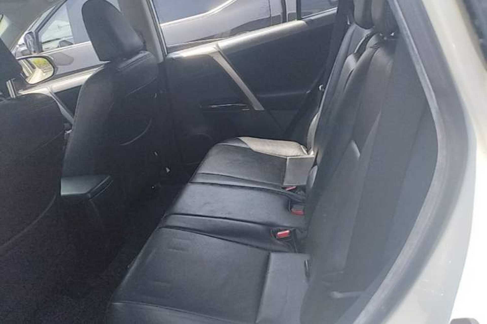 Used Toyota RAV4 2015 2.0L CVT Two-Wheel Drive Fashion Edition Left Rear Seat