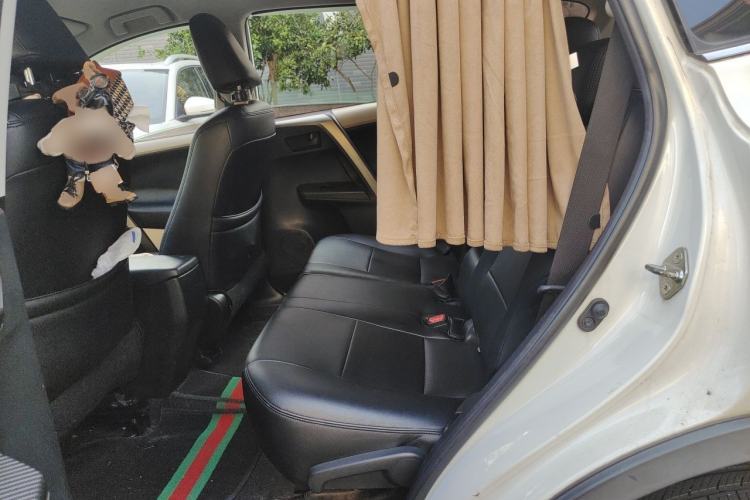 Used Toyota RAV4 2015 2.0L CVT Two-Wheel Drive Urban Edition Left Rear Seat