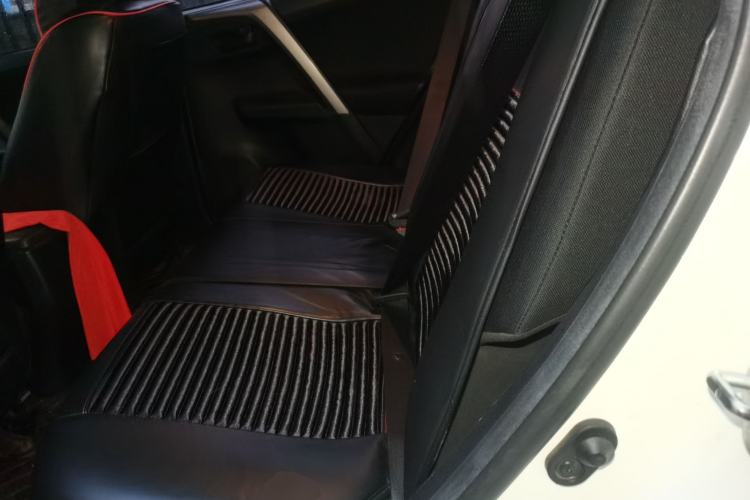 Used Toyota RAV4 2015 2.0L CVT Two-Wheel Drive Fashion Edition Left Rear Seat