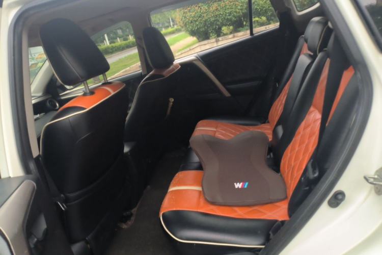 Used Toyota RAV4 2015 2.0L CVT Two-Wheel Drive Fashion Edition Left Rear Seat