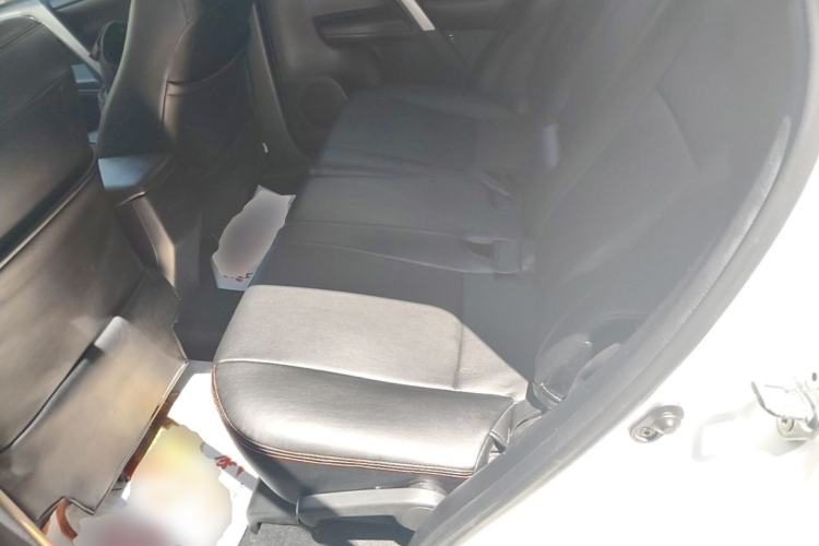 Used Toyota RAV4 2015 2.0L CVT Two-Wheel Drive Fashion Edition Left Rear Seat