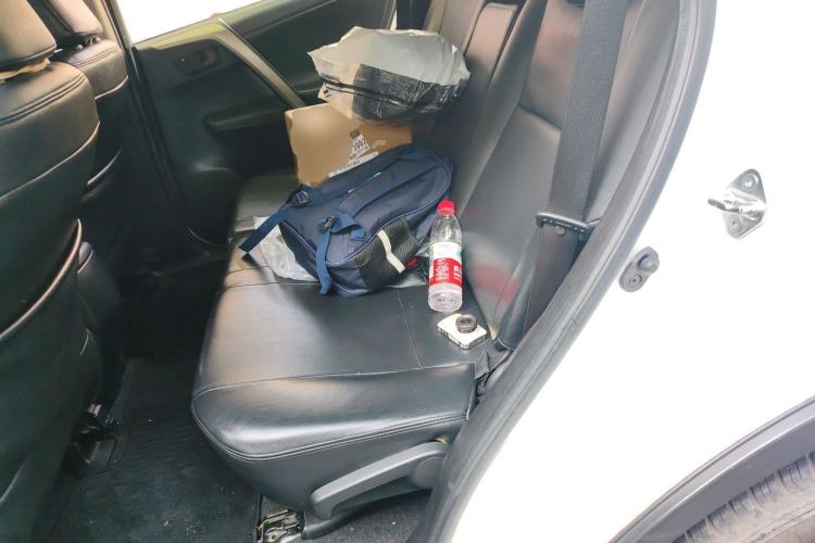 Used Toyota RAV4 2015 2.0L CVT Two-Wheel Drive Fashion Edition Left Rear Seat