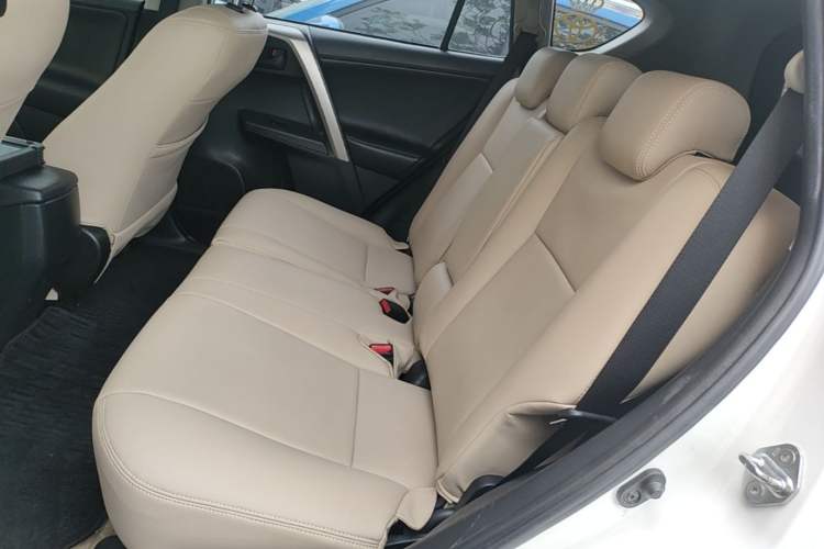 Used Toyota RAV4 2015 2.0L CVT Two-Wheel Drive Fashion Edition Left Rear Seat