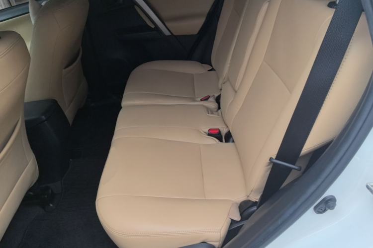 Used Toyota RAV4 2015 2.0L CVT Two-Wheel Drive Fashion Edition Left Rear Seat