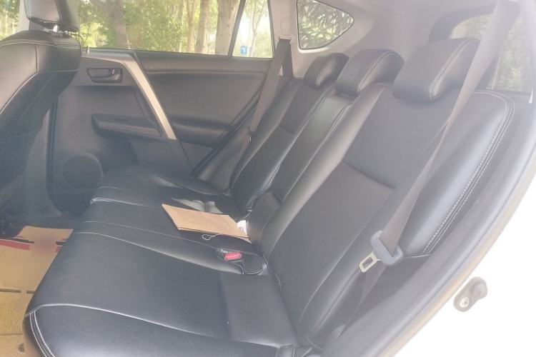 Used Toyota RAV4 2015 2.0L CVT Two-Wheel Drive Fashion Edition Left Rear Seat