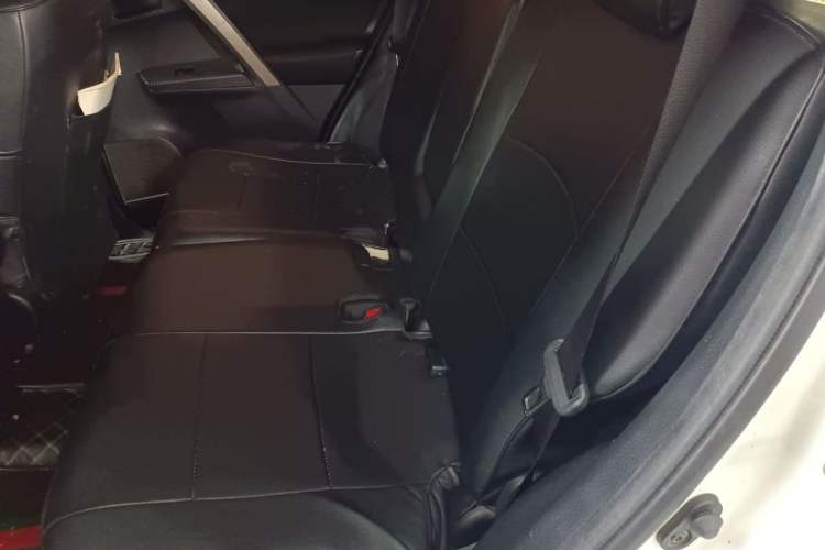Used Toyota RAV4 2015 2.0L CVT Two-Wheel Drive Fashion Edition Left Rear Seat