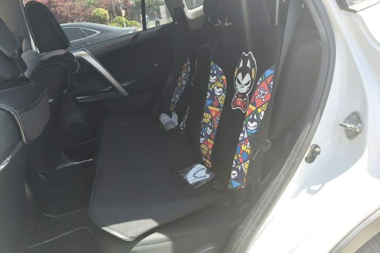 Used Toyota RAV4 2015 2.0L CVT Two-Wheel Drive Fashion Edition Left Rear Seat