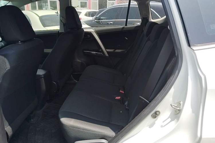 Used Toyota RAV4 2015 2.0L CVT Two-Wheel Drive Fashion Edition Left Rear Seat