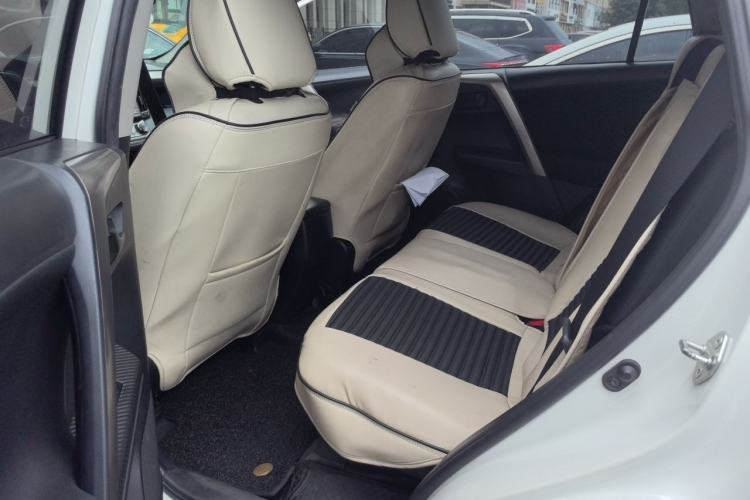 Used Toyota RAV4 2015 2.0L CVT Two-Wheel Drive Fashion Edition Left Rear Seat