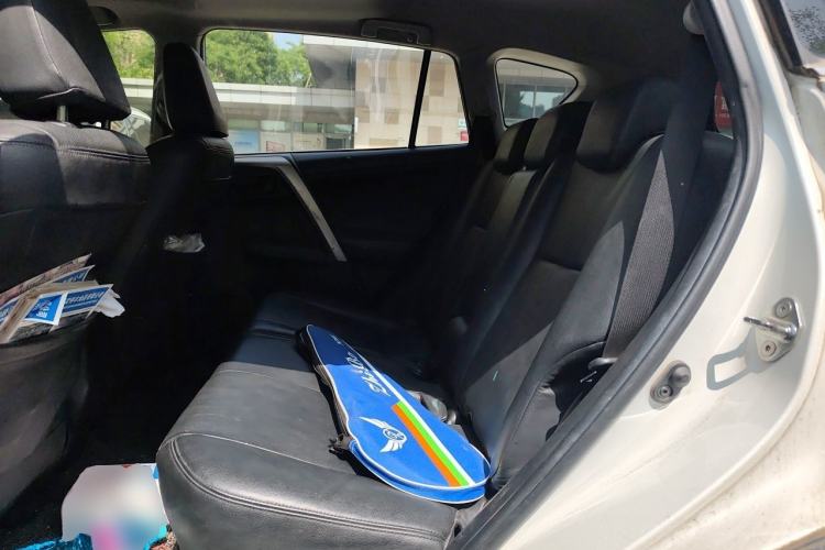 Used Toyota RAV4 2015 2.0L CVT Two-Wheel Drive Fashion Edition Left Rear Seat