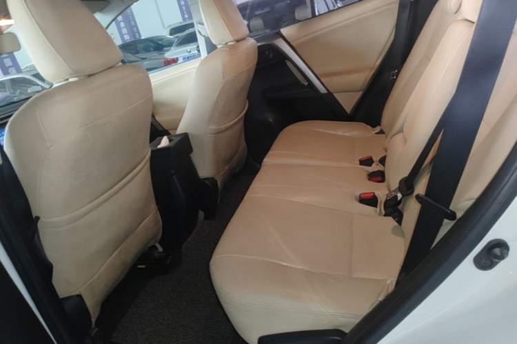 Used Toyota RAV4 2015 2.0L CVT Two-Wheel Drive Fashion Edition Left Rear Seat
