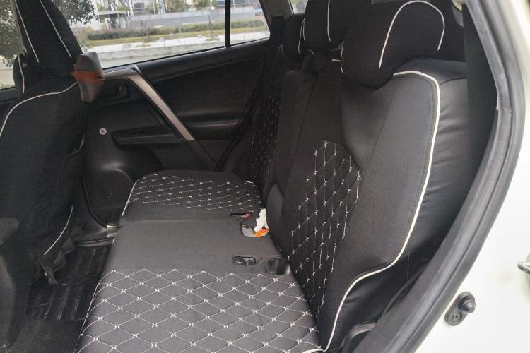 Used Toyota RAV4 2015 2.0L CVT Two-Wheel Drive Urban Edition Left Rear Seat