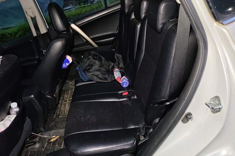 Used Toyota RAV4 2015 2.0L CVT Two-Wheel Drive Fashion Edition Left Rear Seat