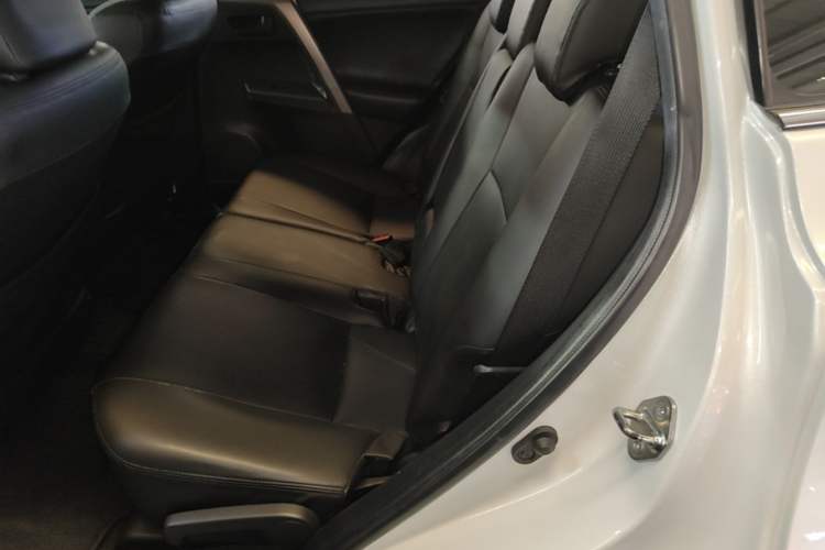 Used Toyota RAV4 2015 2.0L CVT Two-Wheel Drive Fashion Edition Left Rear Seat