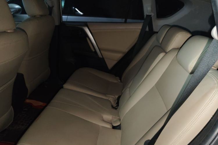 Used Toyota RAV4 2015 2.0L CVT Two-Wheel Drive Fashion Edition Left Rear Seat
