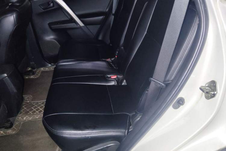 Used Toyota RAV4 2015 2.0L CVT Two-Wheel Drive Fashion Edition Left Rear Seat