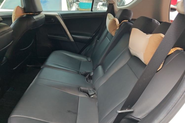 Used Toyota RAV4 2015 2.0L CVT Two-Wheel Drive Fashion Edition Left Rear Seat