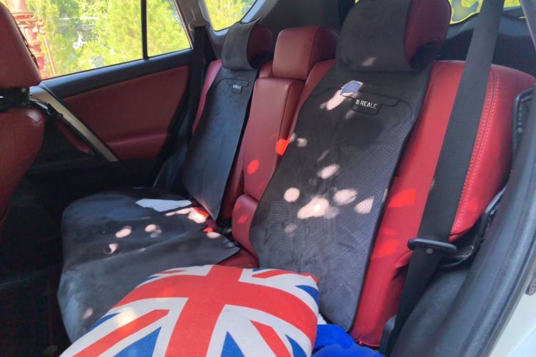 Used Toyota RAV4 2015 2.0L CVT Two-Wheel Drive Fashion Edition Left Rear Seat