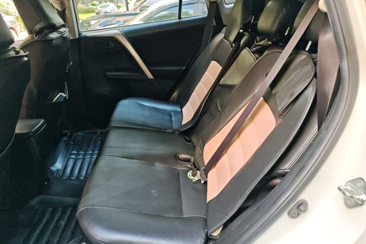 Used Toyota RAV4 2015 2.0L CVT Two-Wheel Drive Fashion Edition Left Rear Seat