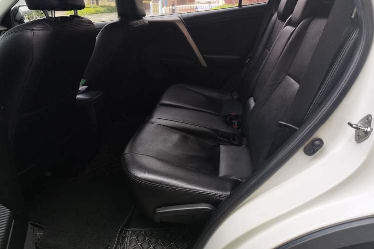 Used Toyota RAV4 2015 2.0L CVT Two-Wheel Drive Fashion Edition Left Rear Seat