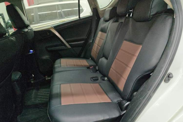 Used Toyota RAV4 2015 2.0L CVT Two-Wheel Drive Fashion Edition Left Rear Seat