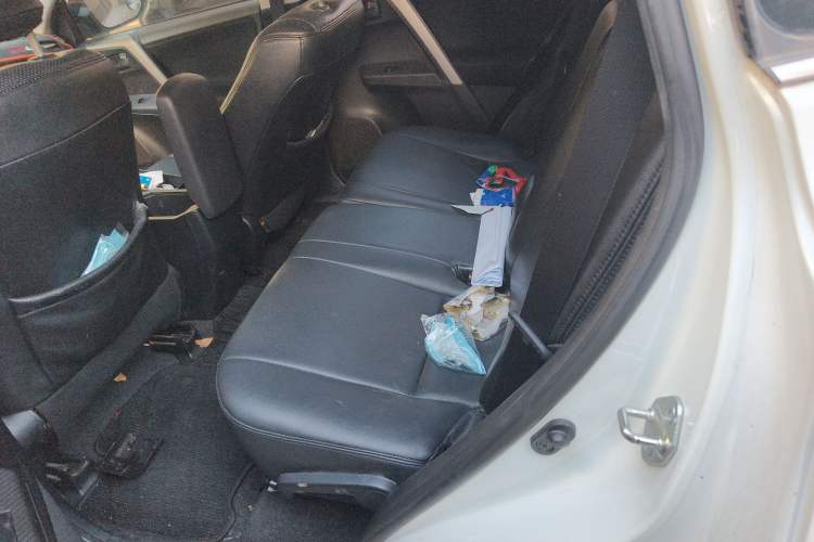 Used Toyota RAV4 2015 2.0L CVT Two-Wheel Drive Fashion Edition Left Rear Seat