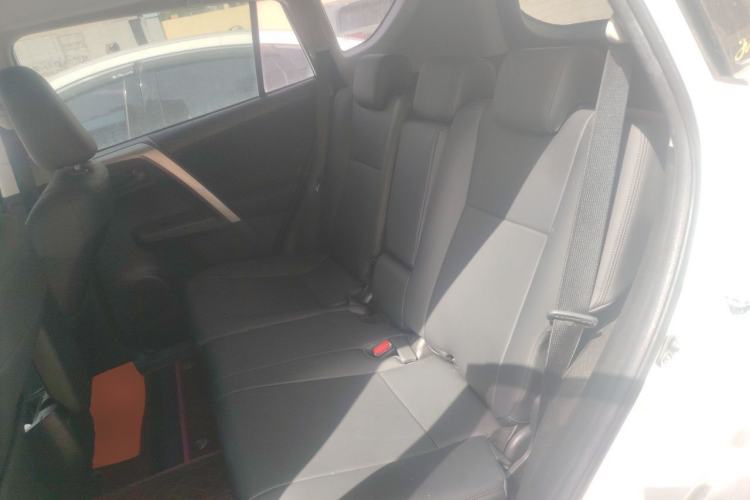 Used Toyota RAV4 2015 2.0L CVT Two-Wheel Drive Fashion Edition Left Rear Seat