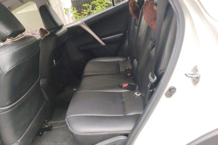 Used Toyota RAV4 2015 2.0L CVT Two-Wheel Drive Fashion Edition Left Rear Seat