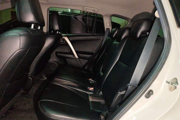 Used Toyota RAV4 2015 2.0L CVT Two-Wheel Drive Fashion Edition Left Rear Seat