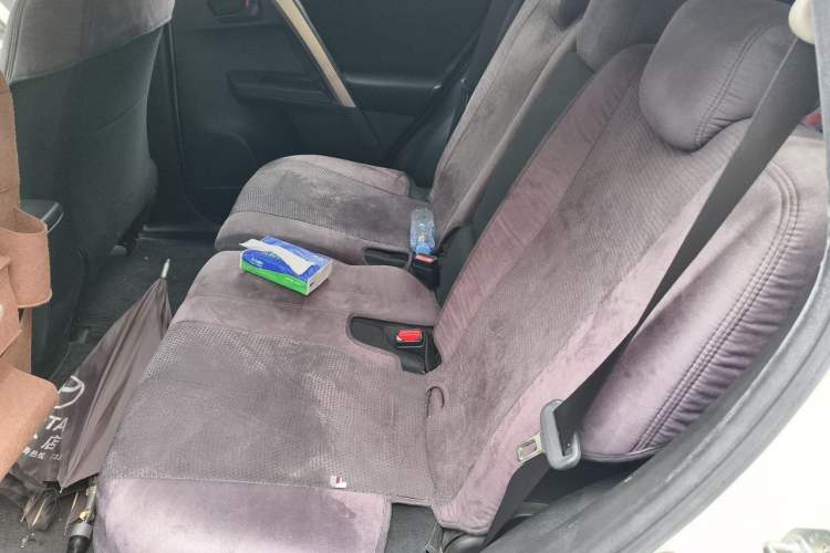 Used Toyota RAV4 2015 2.0L CVT Two-Wheel Drive Fashion Edition Left Rear Seat