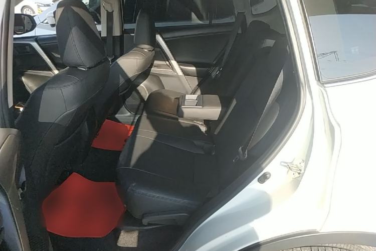 Used Toyota RAV4 2015 2.0L CVT Two-Wheel Drive Fashion Edition Left Rear Seat