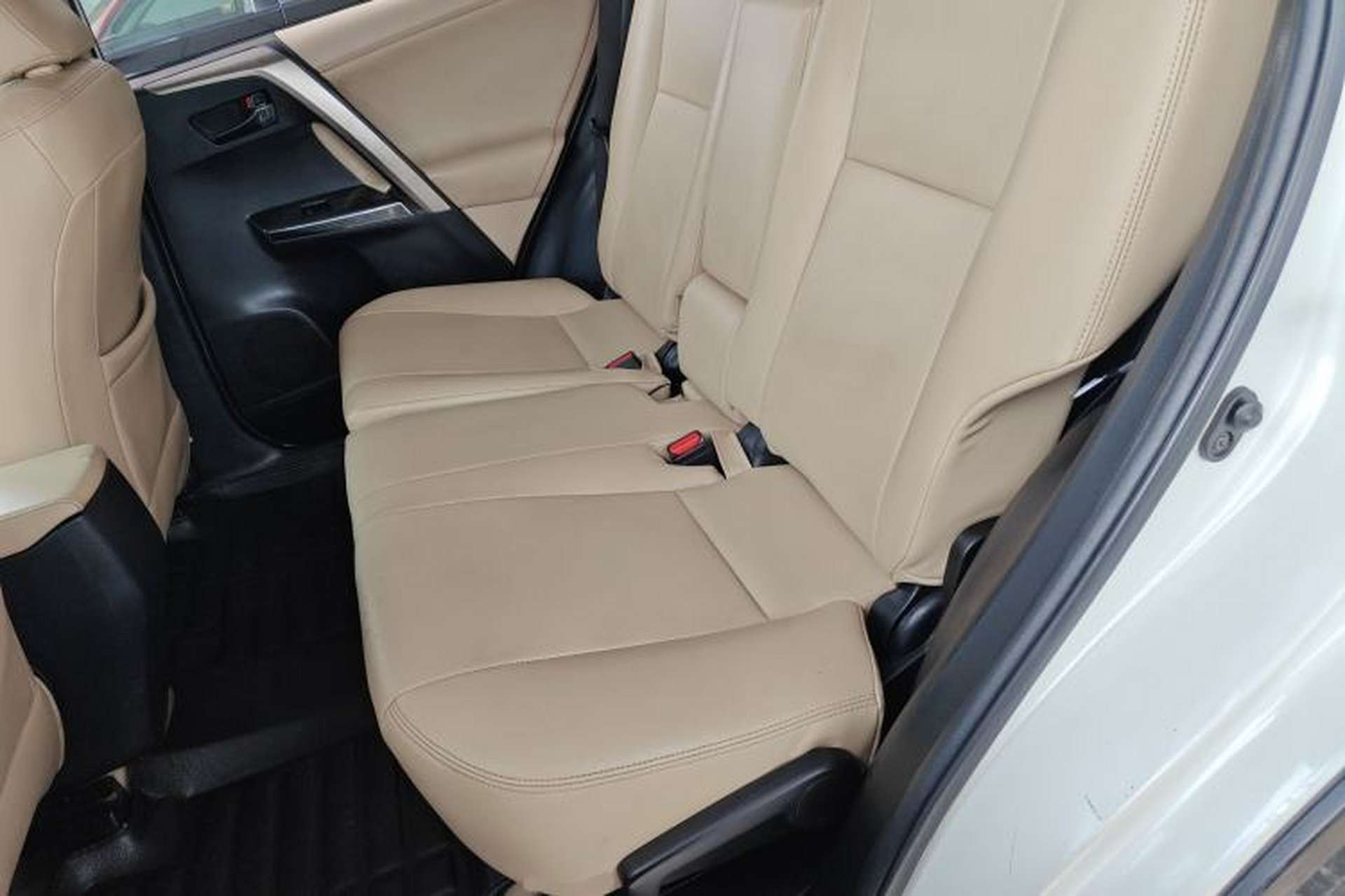 Used Toyota RAV4 2015 2.0L CVT Two-Wheel Drive Fashion Edition Left Rear Seat