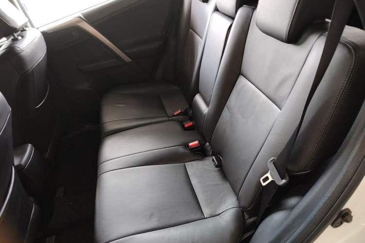 Used Toyota RAV4 2015 2.0L CVT Two-Wheel Drive Fashion Edition Left Rear Seat