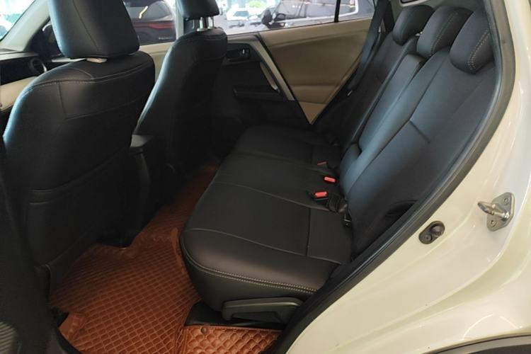 Used Toyota RAV4 2015 2.0L CVT Two-Wheel Drive Fashion Edition Left Rear Seat
