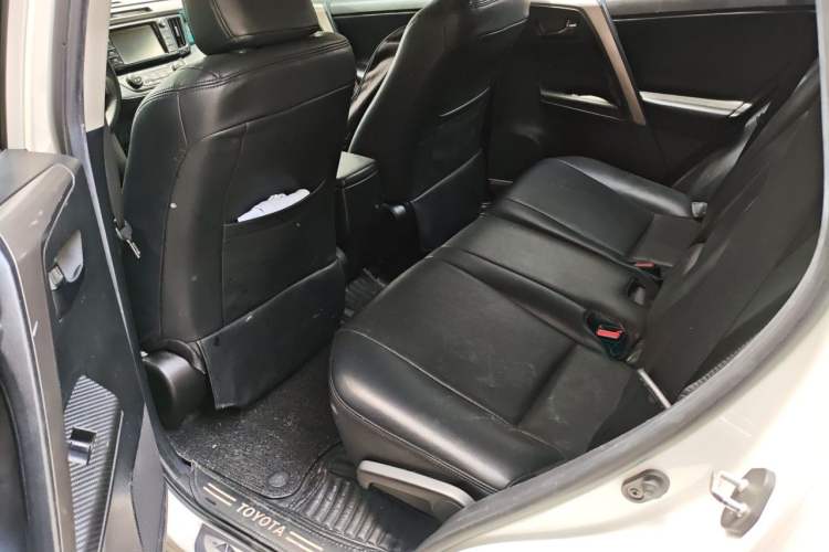 Used Toyota RAV4 2015 2.0L CVT Two-Wheel Drive Fashion Edition Left Rear Seat