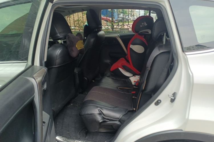 Used Toyota RAV4 2015 2.0L CVT Two-Wheel Drive Fashion Edition Left Rear Seat