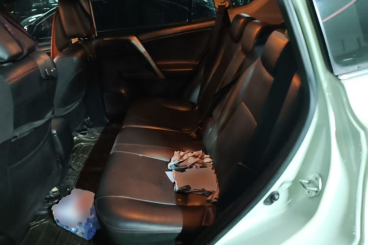 Used Toyota RAV4 2015 2.0L CVT Two-Wheel Drive Fashion Edition Left Rear Seat