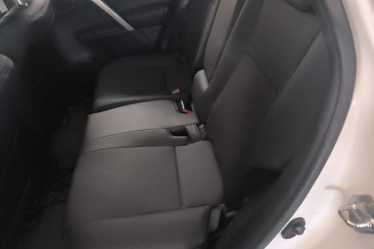 Used Toyota RAV4 2015 2.0L CVT Two-Wheel Drive Fashion Edition Left Rear Seat