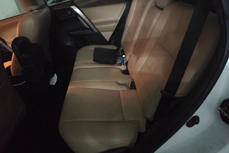 Used Toyota RAV4 2015 2.0L CVT Two-Wheel Drive Fashion Edition Left Rear Seat