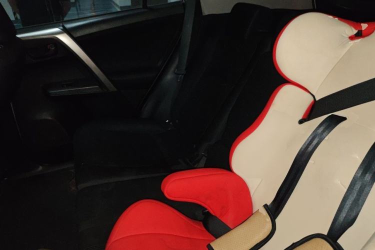 Used Toyota RAV4 2015 2.0L CVT Two-Wheel Drive Fashion Edition Left Rear Seat