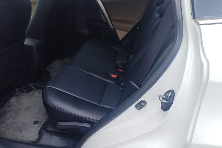 Used Toyota RAV4 2015 2.0L CVT 4x4 Trend Edition Left Rear Seat