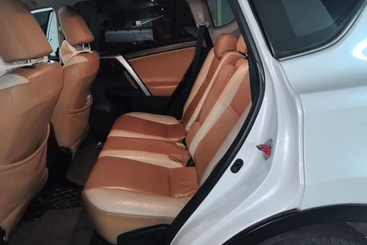 Used Toyota RAV4 2015 2.0L CVT Two-Wheel Drive Fashion Edition Left Rear Seat