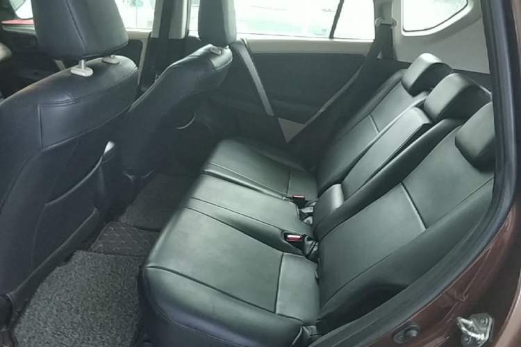 Used Toyota RAV4 2015 2.0L CVT Two-Wheel Drive Fashion Edition Left Rear Seat