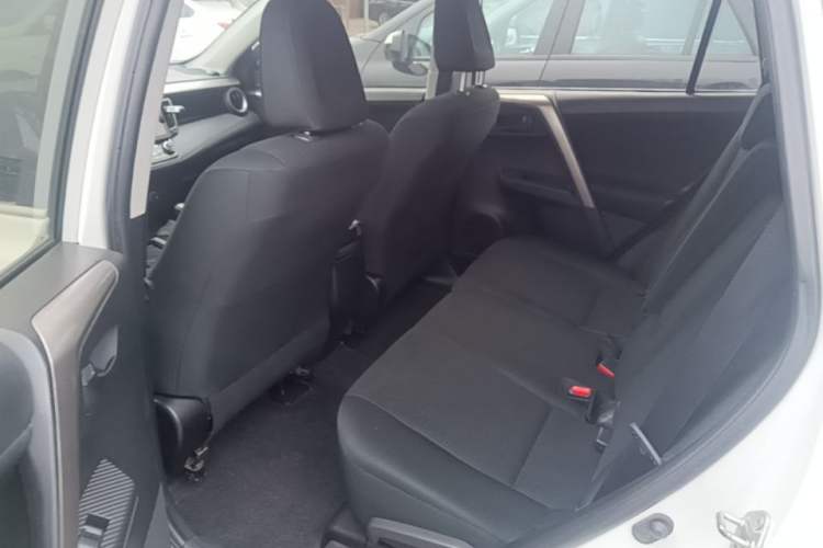 Used Toyota RAV4 2015 2.0L CVT Two-Wheel Drive Fashion Edition Left Rear Seat