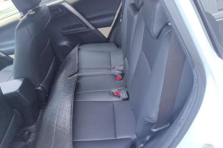 Used Toyota RAV4 2015 2.0L CVT Two-Wheel Drive Urban Edition Left Rear Seat