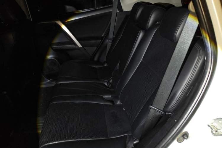 Used Toyota RAV4 2015 2.0L CVT Two-Wheel Drive Fashion Edition Left Rear Seat