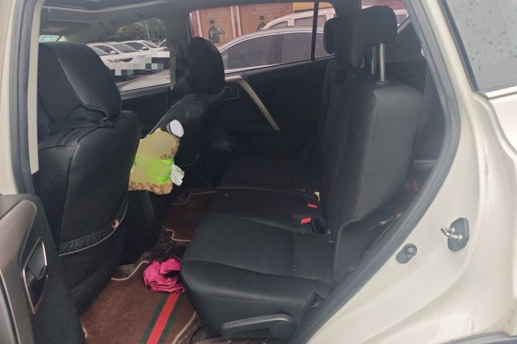 Used Toyota RAV4 2015 2.0L CVT Two-Wheel Drive Fashion Edition Left Rear Seat