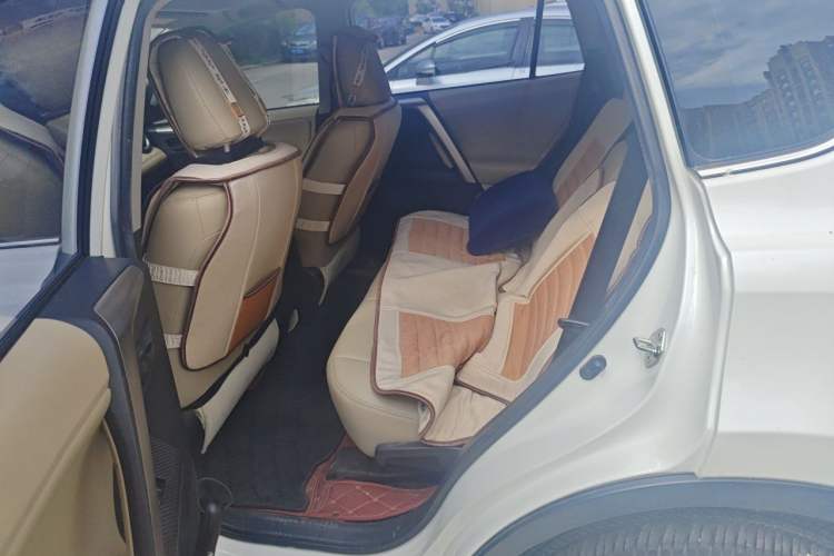 Used Toyota RAV4 2015 2.0L CVT Two-Wheel Drive Fashion Edition Left Rear Seat