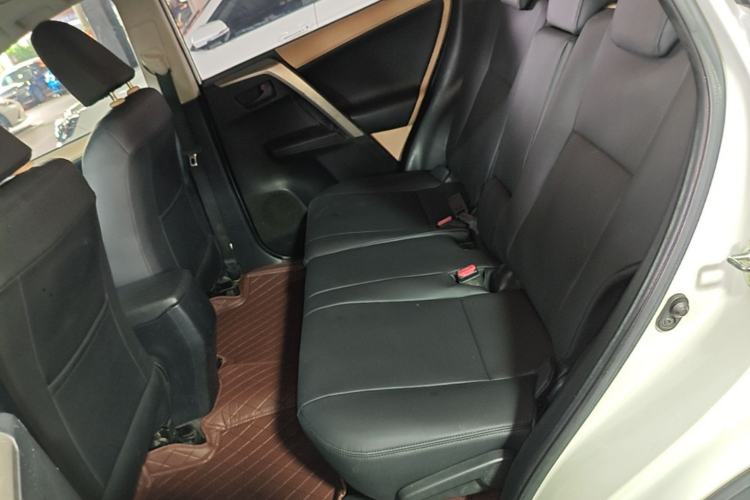 Used Toyota RAV4 2015 2.0L CVT Two-Wheel Drive Fashion Edition Left Rear Seat
