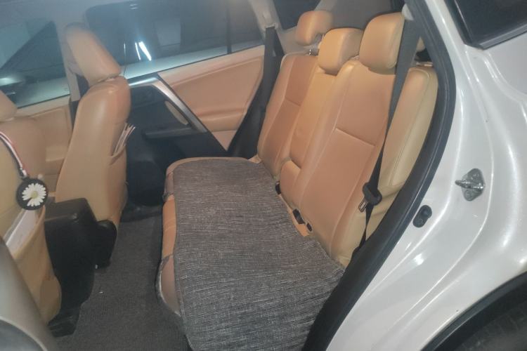 Used Toyota RAV4 2015 2.0L CVT Two-Wheel Drive Fashion Edition Left Rear Seat